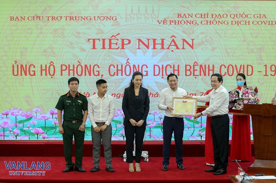 Trường ĐH Văn Lang cùng đồng hành tặng 500 máy thở MV20 phòng chống dịch