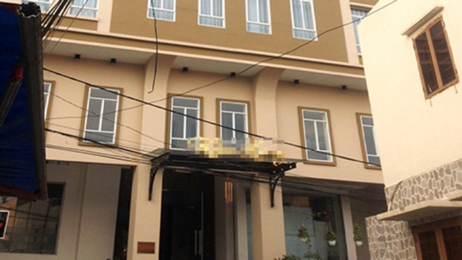 Khách sạn nơi người phụ nữ 41 tuổi tố bị gã trai trẻ tấn công, siết cổ đến bất tỉnh. Ảnh: Vietnamnet
