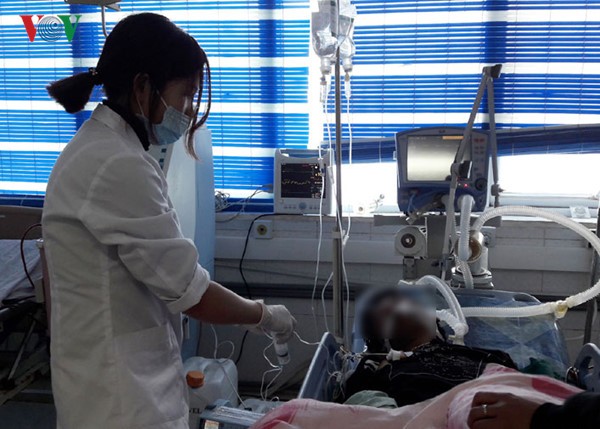 Cấp cứu nạn nhân tại Bệnh viện Đa khoa tỉnh Lai Châu