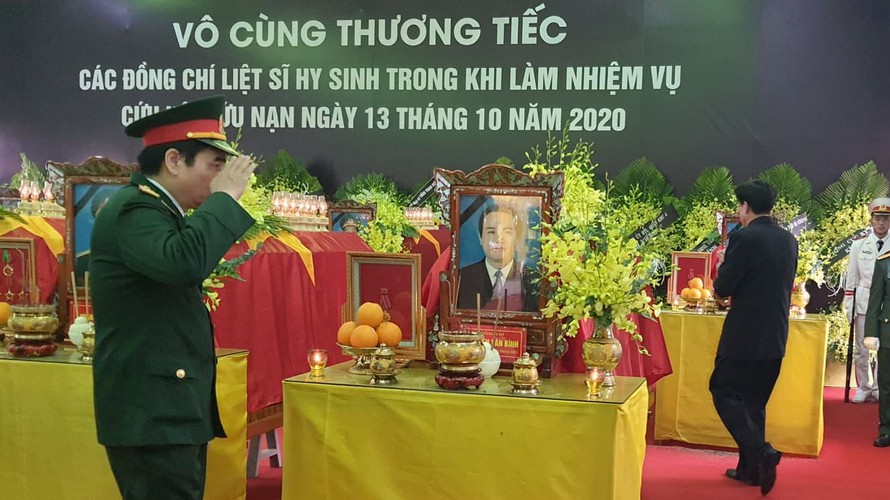 ông Trịnh Đức Hùng, nguyên Chủ tịch UBND huyện Phong Điền (Thừa Thiên Huế) đau xót trước sự ra đi của ông Nguyễn Văn Bình