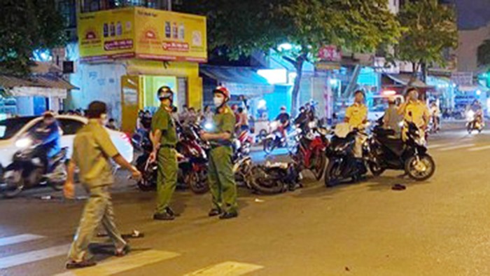 Hiện trường vụ cướp giật gây tai nạn trên đường Lê Trọng Tấn