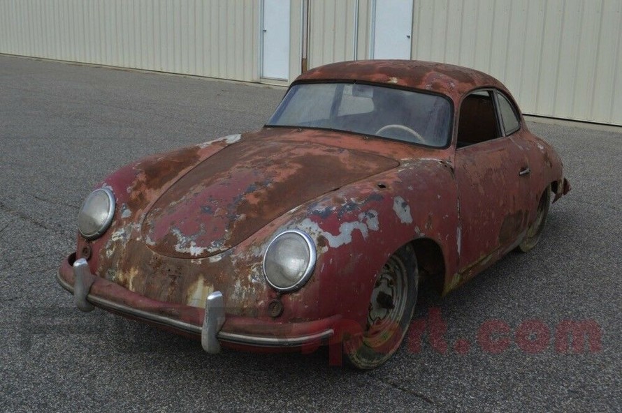 'Đống sắt vụn' mác Porsche có giá hơn 82.000 USD