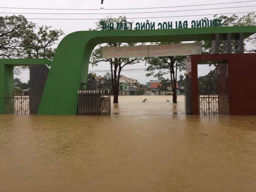 ĐH Huế và ĐH Đà Nẵng kéo dài thời gian nhập học cho tân sinh viên vì mưa lũ