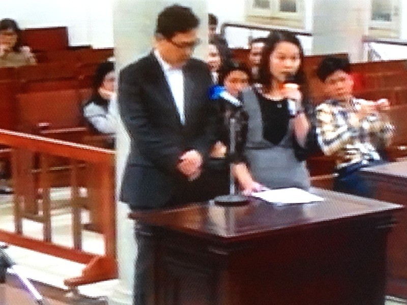 Ông Han Gi Cheol và phiên dịch tại tòa.
