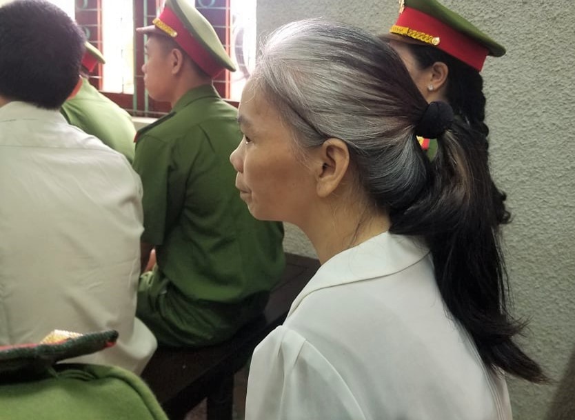 Tại tòa sơ thẩm cách đây 6 tháng, tóc của Bùi Thị Kim Thu vẫn còn đen.