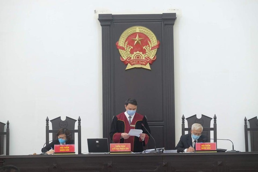Hội đồng xét xử vụ án.