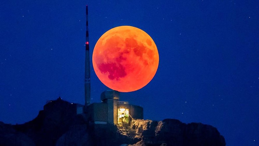 Siêu trăng đầu tiên của năm 2021 sẽ xuất hiện vào tối 27/4. 
