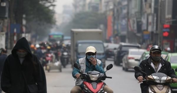 Phơi nhiễm bụi mịn PM2,5 trong không khí khiến tuổi thọ của người Hà Nội giảm xuống.