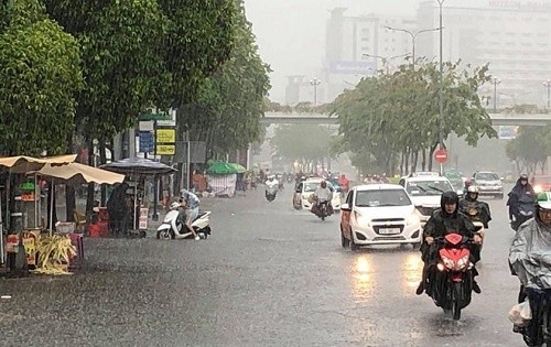 Chiều tối nay, thủ đô Hà Nội có thể đón mưa dông giải nhiệt. Ảnh minh họa.
