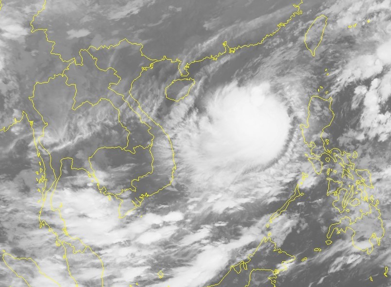 Ảnh vệ tinh chụp bão số 8 trong sáng nay, khi tiến gần về quần đảo Hoàng Sa.