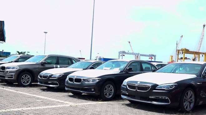 Hàng trăm xe BMW nằm phơi mưa, nắng ngoài cảng VICT (TP.HCM) do liên quan đến vụ Euro Auto dính vòng lao lý