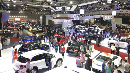 Nhiều mẫu xe tại triển lãm ô tô nhập khẩu năm 2017 đang gặp vướng nên khó về Việt Nam. Ảnh: Tuấn Nguyễn