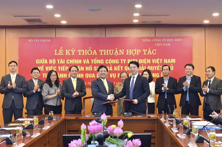Bộ Tài chính và Tổng công ty Bưu điện Việt Nam ký kết thỏa thuận hợp tác trong tiếp nhận và trả kết quả giải quyết thủ tục hành chính