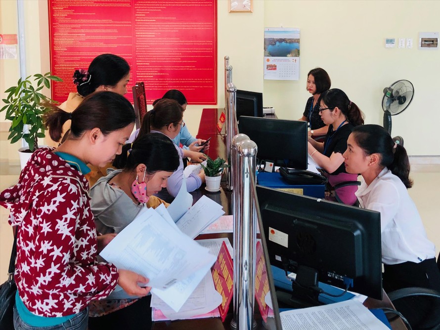 Ảnh minh họa người dân nộp thuế tại Cục Thuế Hà Nội