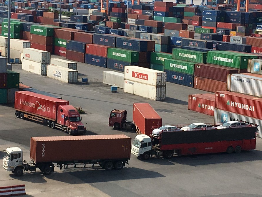 Tính từ đầu năm tới 16/2/2021, tổng trị giá xuất nhập khẩu hàng hóa của Việt Nam đạt 74,5 tỷ USD. Ảnh: Tuấn Nguyễn 