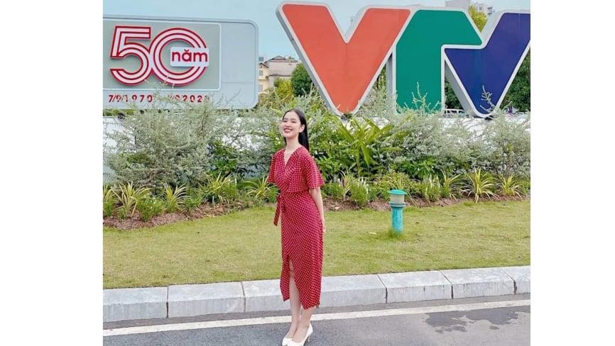 Nữ sinh năm ba Ngoại giao gốc Hội An trở thành MC-BTV Thời tiết VTV