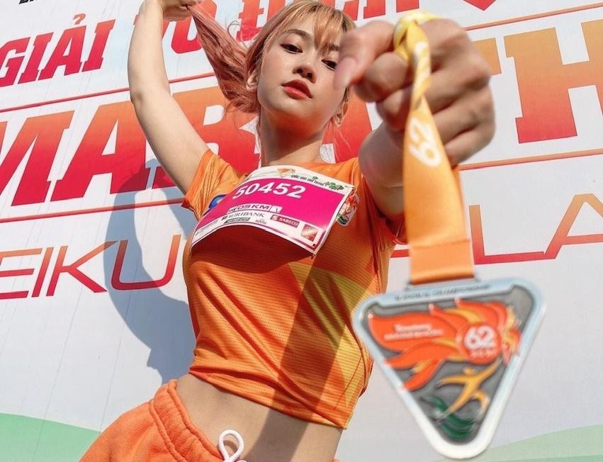"Hot" Tiktoker Lê Bống rạng rỡ "chạy giữa đại ngàn" cùng Tiền Phong Marathon 2021