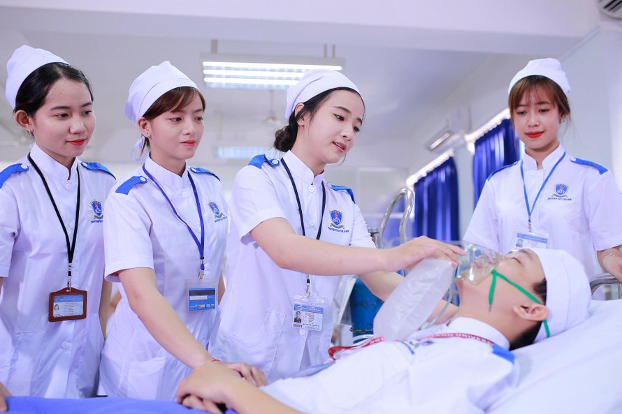 Sinh viên tham gia chống dịch COVID-19 tại bệnh viện