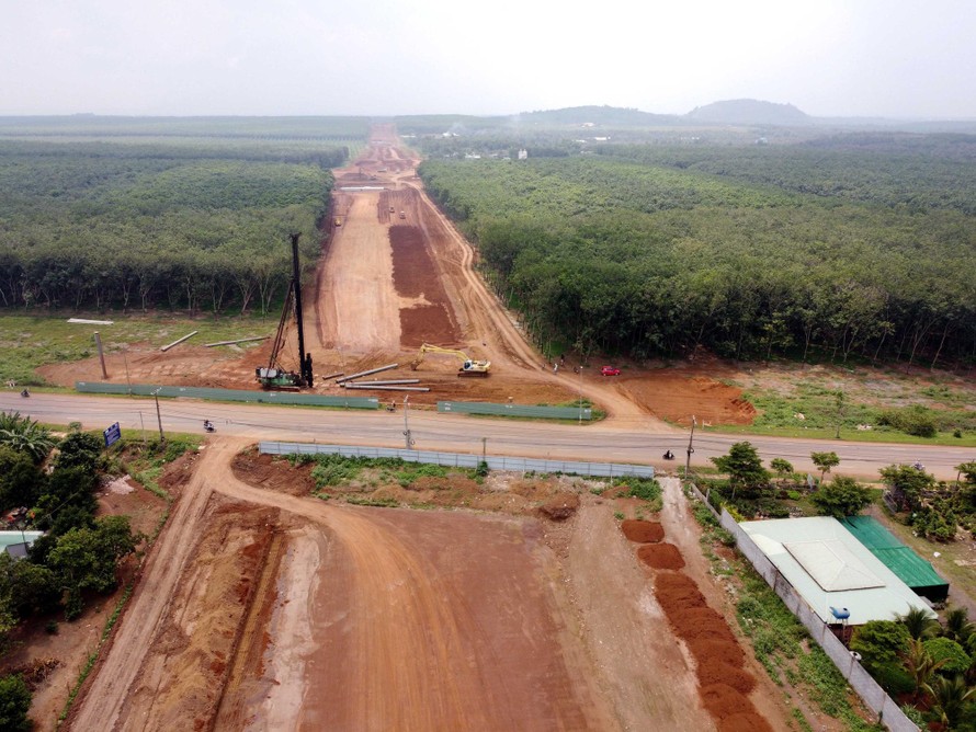 Bình Thuận phát hiện nhiều hộ dân cho các nhà thầu thi công cao tốc Bắc Nam khai thác khoáng sản trái phép.