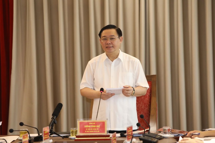 Bí thư Thành uỷ Hà Nội Vương Đình Huệ phát biểu tại cuộc làm việc
