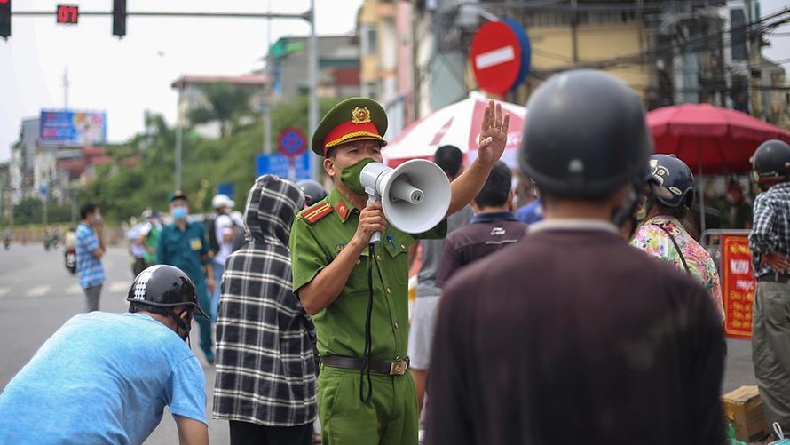 Chủ tịch Hà Nội: Cấp giấy đi đường là vấn đề mới, việc khó