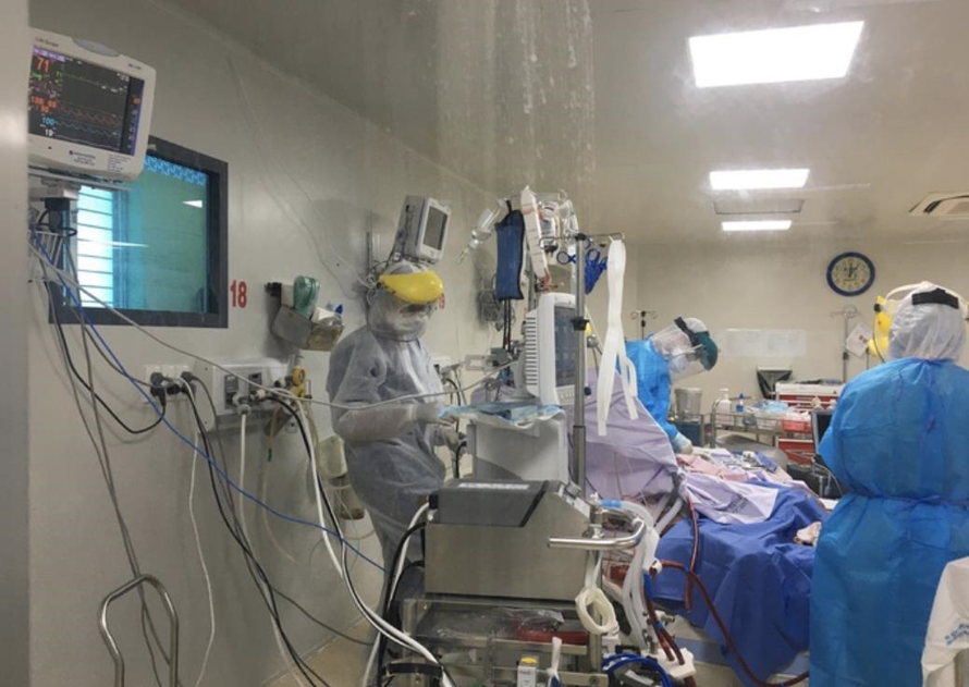 3 bệnh nhân COVID-19 rất nặng đang chạy ECMO tại BV Bệnh Nhiệt Đới TPHCM (ảnh: Sở Y tế TP)