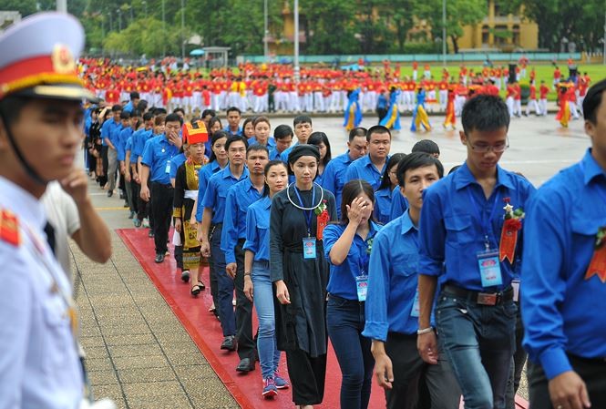 Năm nay có 336 đại biểu tham dự Đại hội. (Trong ảnh, các đại biểu thanh niên tiên tiến làm theo lời Bác năm 2016 vào lăng viếng Chủ tịch Hồ Chí Minh) Ảnh: Xuân Tùng 