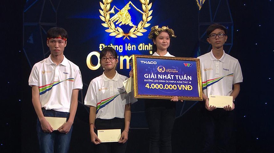 Nữ sinh xứ Huế, Trần Thị Thủy Tiên soán ngôi dẫn đầu trong những phút cuối cùng của cuộc thi. Ảnh: FB VTV