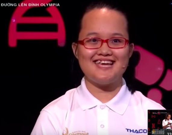 nữ sinh Bùi Hậu Giang (THPT chuyên Lê Quý Đôn, Đà Nẵng) giành vòng nguyệt quế với số điểm ấn tượng 330