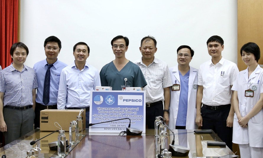 T.Ư Hội Thầy thuốc trẻ Việt Nam trao tặng thiết bị tại Bệnh viện Bạch Mai