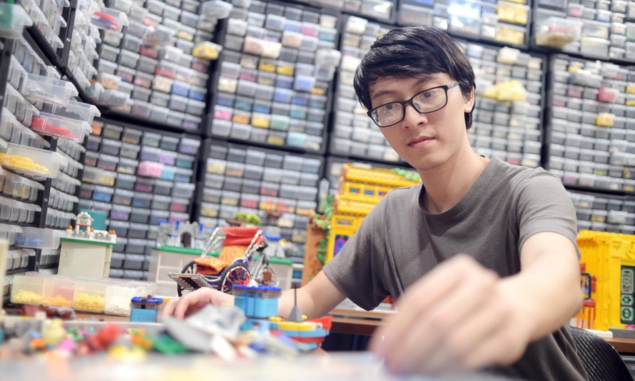 Chàng trai Việt 'đóng' tàu Hoàng Sa, Trường Sa từ mô hình Lego, tri ân ngư dân bám biển