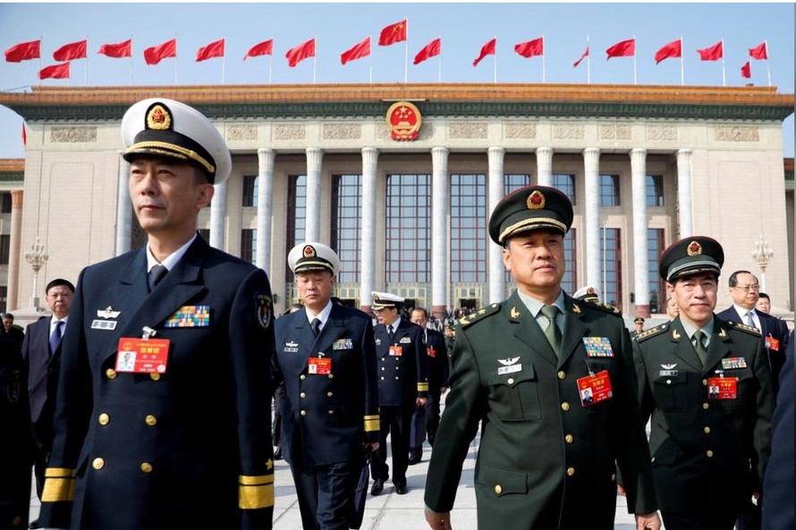 Các đại biểu quân sự rời Đại lễ đường Nhân dân sau cuộc họp trước khi khai mạc quốc hội tại Bắc Kinh, Trung Quốc ngày 4/ 3/2019. REUTERS 