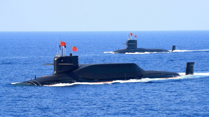 Tàu ngầm lớp Tấn của Trung Quốc trong một lần diễu binh ở biển Đông