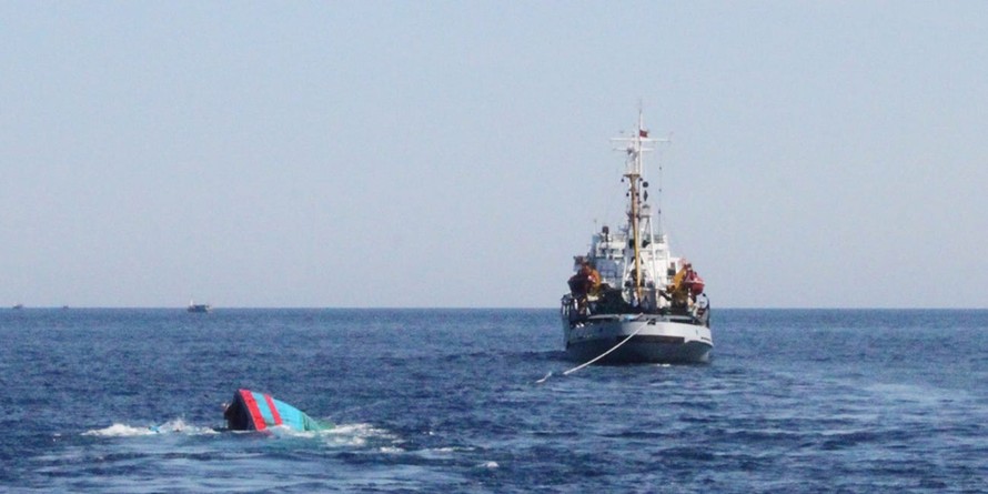 Một thuyền đánh cá Việt Nam bị tàu Trung Quốc đâm chìm (Business Insider)