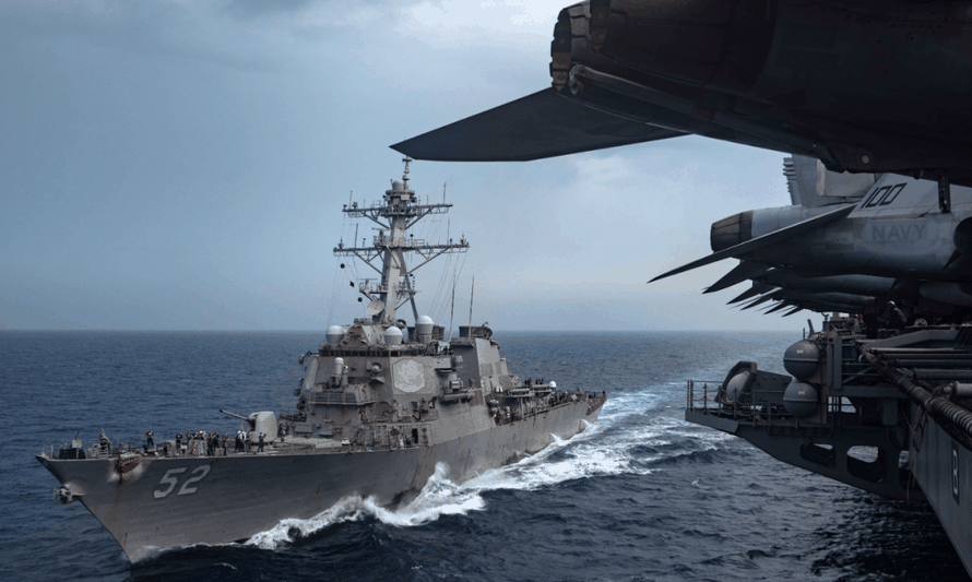 Khu trục hạm USS Mustin tuần tra ở Thái Bình Dương cùng tàu sân bay USS Ronald Reagan