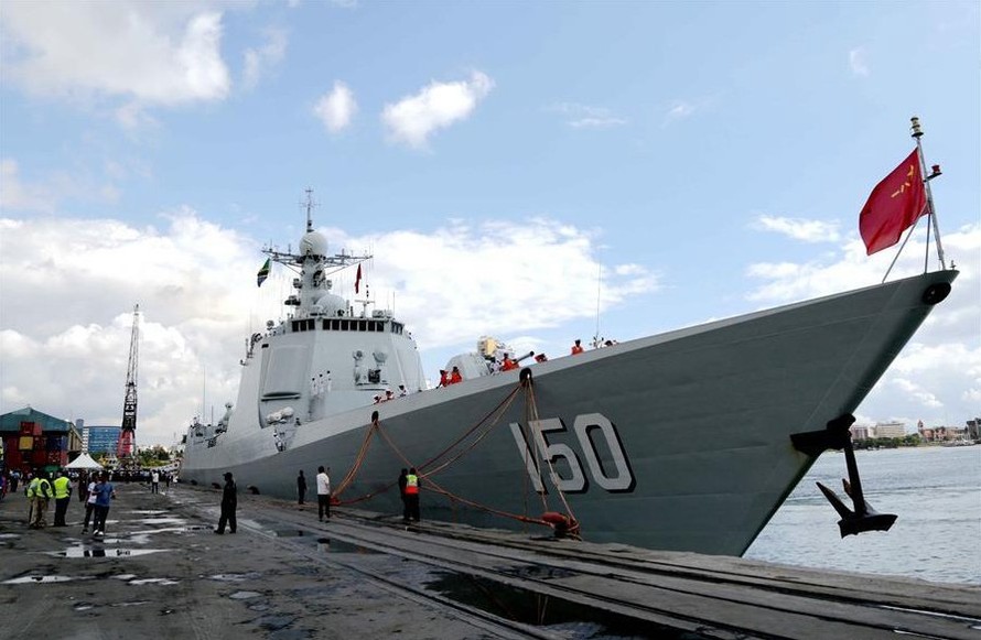 Một tàu chiến Trung Quốc tại cảng Dar es Salaam, thủ đô của Tanzania, ngày 16 tháng 8 năm 2017