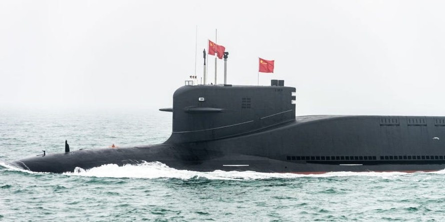 Tàu ngầm mang tên lửa đạn đạo Type 094B Jin-B tham gia cuộc duyệt binh kỷ niệm 70 năm ngày thành lập Hải quân Trung Quốc