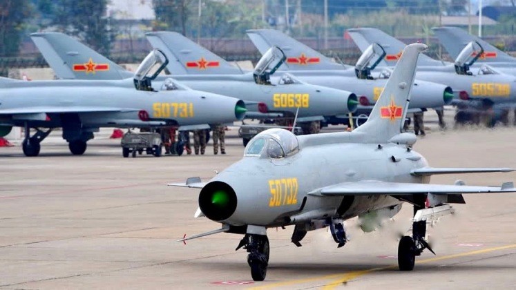  Chengdu J-7 được phát triển trên nguyên mẫu MiG-21