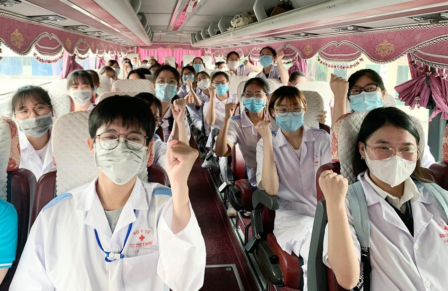 Gần 100 sinh viên, giảng viên trẻ trường ĐH Y Dược Hải phòng lên đường chi viện cho Bắc Giang phòng chống dịch COVID-19.