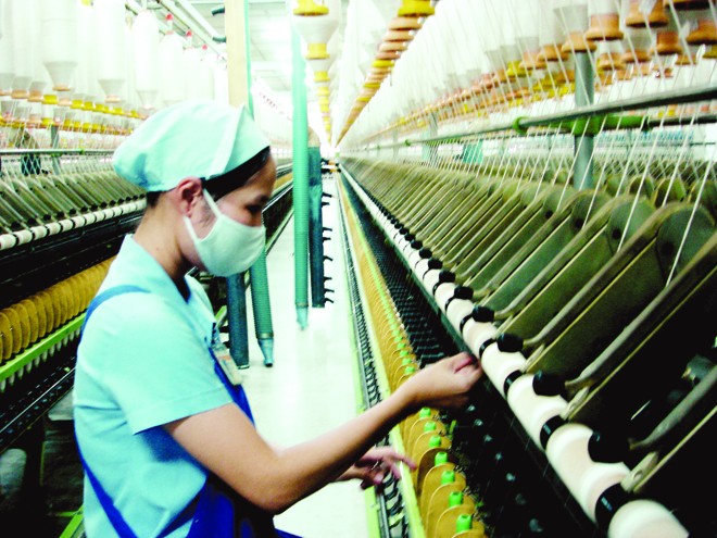 Các doanh nghiệp dệt may đang tập trung đầu tư phát triển nguyên phụ liệu để đón đầu TPP. Ảnh: Đại Dương