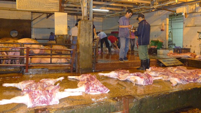 Một cơ sở giết mổ gia súc tại Hà Nội. Ảnh: Quốc Hùng