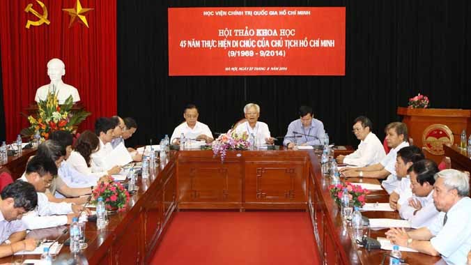Ngày 27/8, tại Hà Nội, Học viện Chính trị Quốc gia Hồ Chí Minh tổ chức Hội thảo khoa học 45 năm thực hiện Di chúc của Chủ tịch Hồ Chí Minh (9/1969 - 9/2014). Ảnh: TTXVN