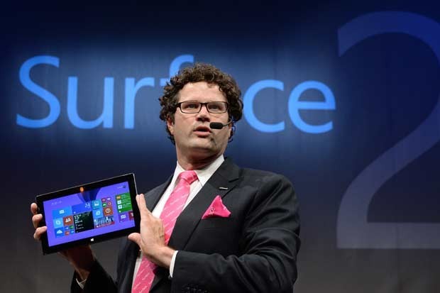 Surface 2 là máy tính bảng thứ 2 do chính Microsoft sản xuất chạy trên hệ điều hành Windows 8.