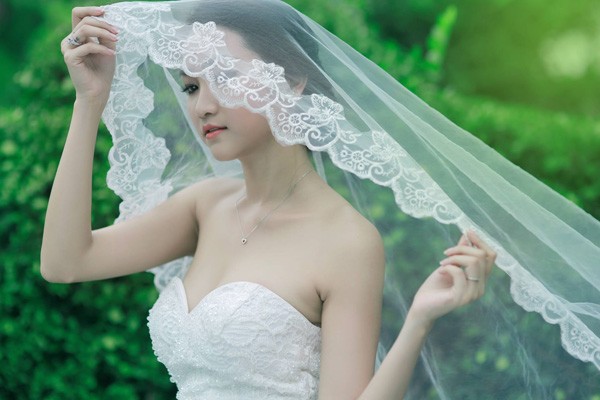 Yến Phương xinh đẹp trong tấm ảnh cô làm cô dâu được đăng tải trên trang cá nhân sáng 13/6.