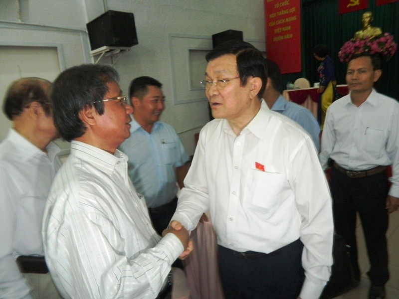 Chủ tịch nước Trương Tấn Sang trao đổi cử tri quận 1.