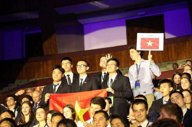 Cả 5 học sinh Việt Nam tham dự Olympic Vật lí quốc tế 2018 đều đoạt giải.