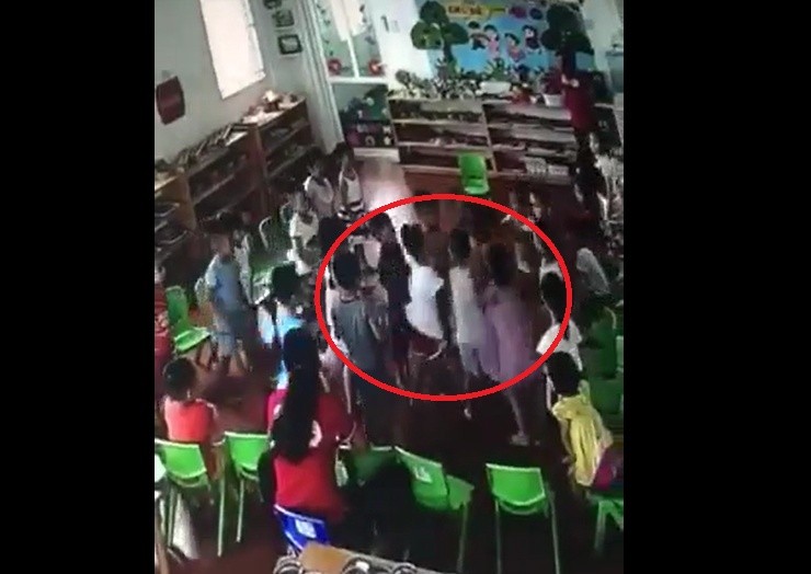 Giáo viên để trẻ bị cả lớp đánh hội đồng tại trường Mầm non Cầu Vồng