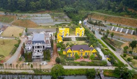 Toàn cảnh biệt thự Hoàng Lê Gia Garden tại hồ Đồng Đò, thôn Minh Tân, xã Minh Trí, huyện Sóc Sơn.