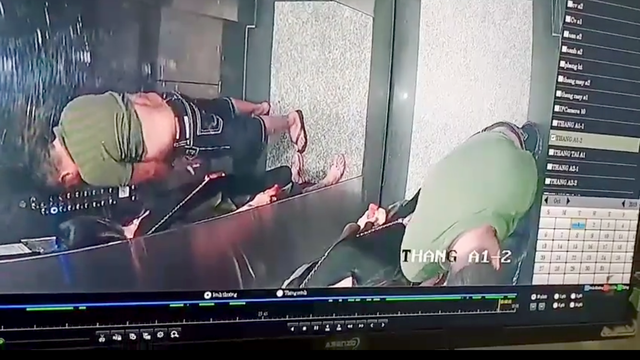 Người đàn ông “vô tư” tè trong thang máy chung cư, bị camera ghi lại