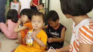 Trẻ nhiễm HIV được chăm sóc nuôi dưỡng tại Trung tâm bảo trợ Linh Xuân (TPHCM). Ảnh: Vân Sơn